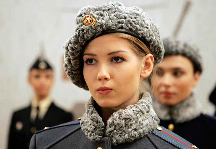 http://historygirls.files.wordpress.com/2010/06/sexy-russian-army-babe-uniform.jpg